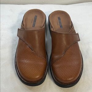 Clarks Brown Textured Slip-On Flats size 5